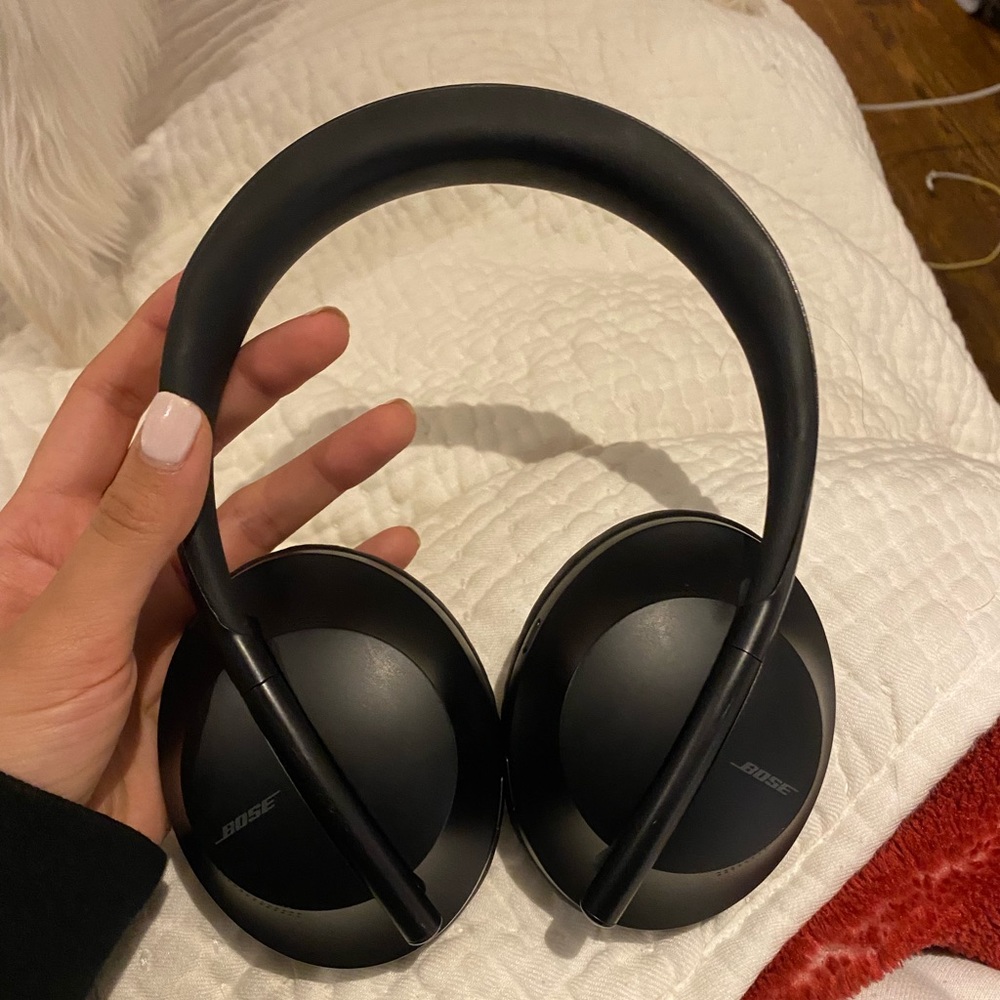 BOSE Headphones 700 - Wireless Noise Cancelling